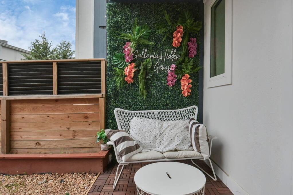 Beautiful Luxurious Houston Galleria Home Exterior photo
