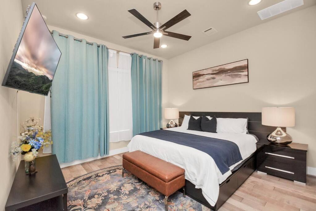 Beautiful Luxurious Houston Galleria Home Exterior photo