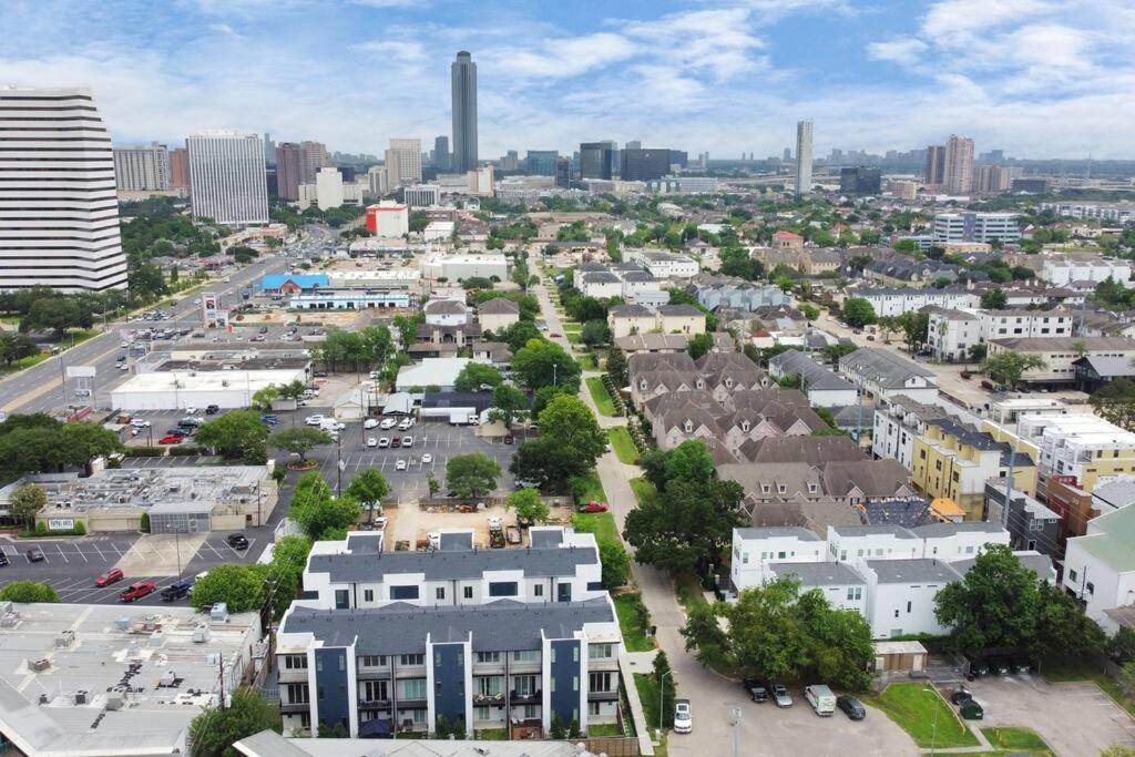 Beautiful Luxurious Houston Galleria Home Exterior photo